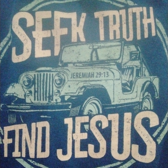 Small Seek Jesus Tshirt - Picture 2 of 5